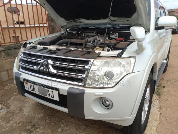 Mitsubishi Pajero 3.0 2010 White