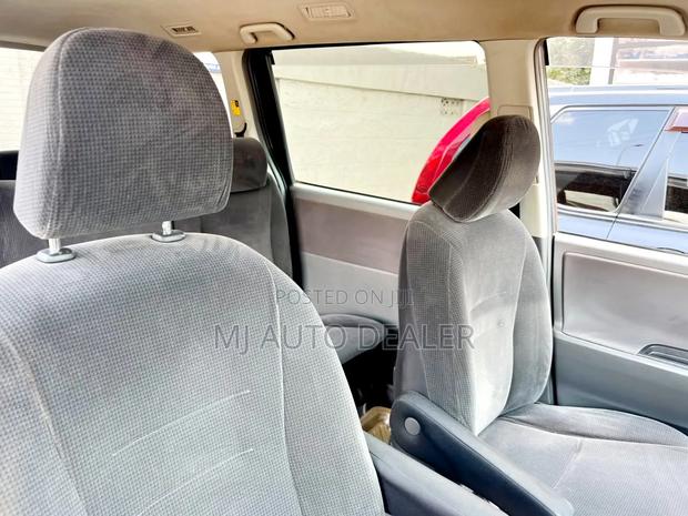 Toyota Noah 2010 Gray