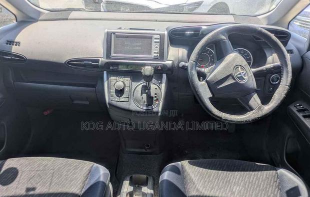 Toyota Wish 2011 Black
