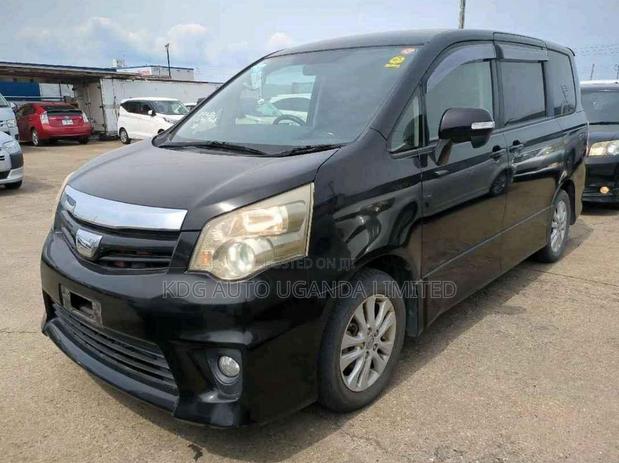 Toyota Noah 2.0 143hp FWD (8 Seater) 2013 Black