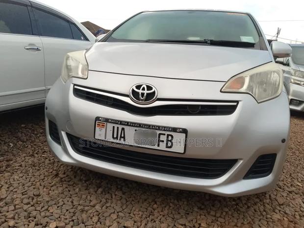 Toyota Ractis 2011 Silver