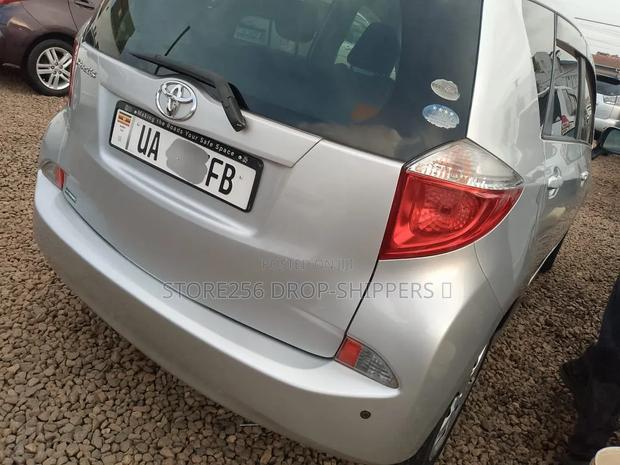 Toyota Ractis 2011 Silver
