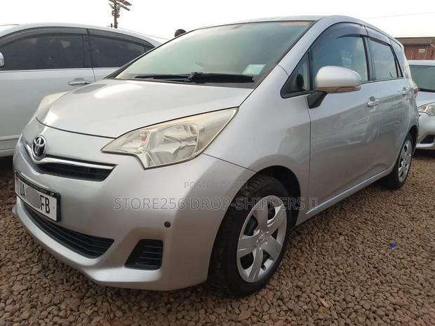 Toyota Ractis 2011 Silver