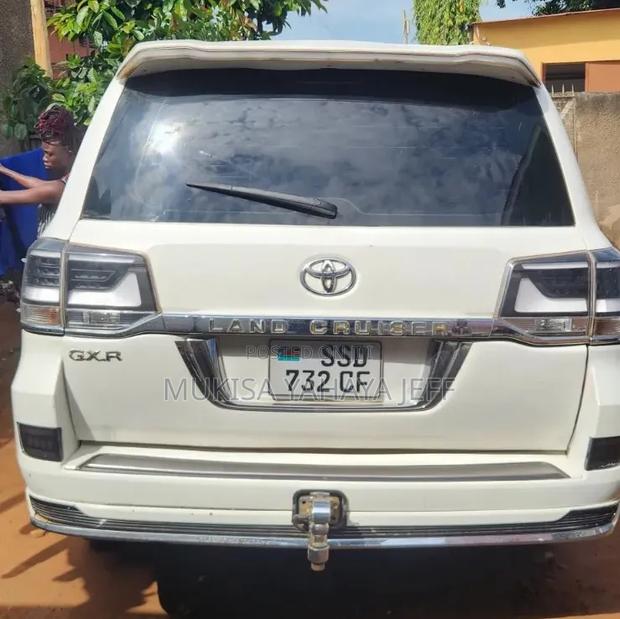 Toyota Land Cruiser 4.0 V6 GX-R 2010 White
