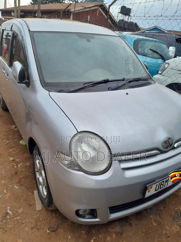 Toyota Sienta 1.5 FWD 2008 Silver