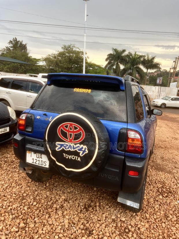 Toyota RAV4 Automatic 2000 Blue