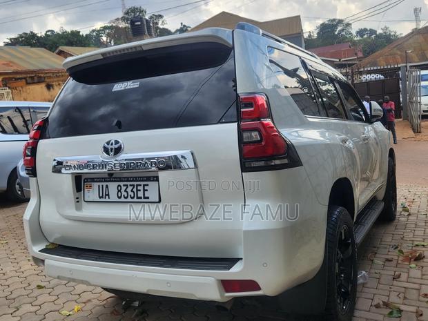 Toyota Land Cruiser Prado 2018 Black