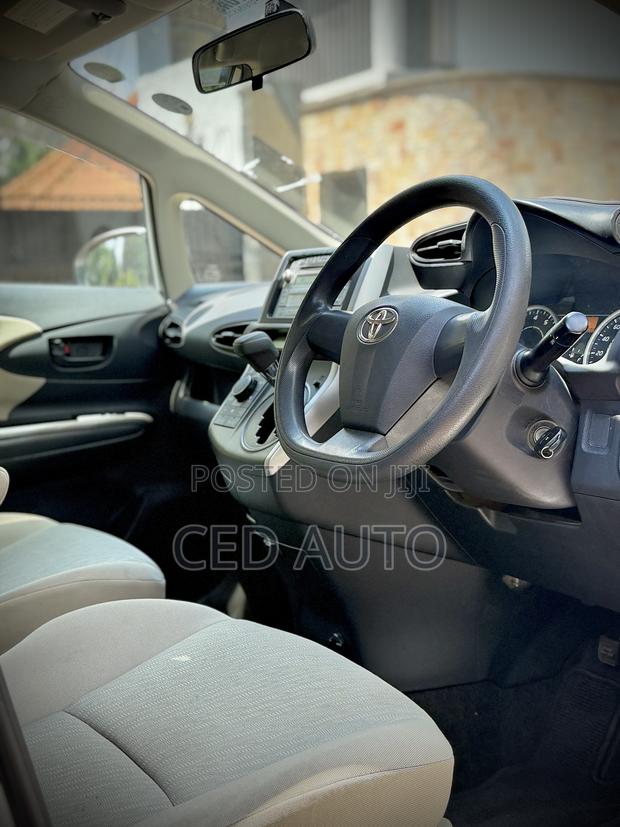 Toyota Wish 2011 White