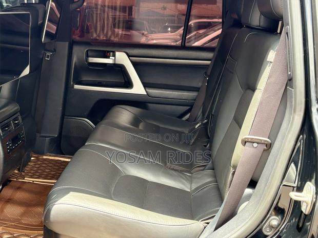 Toyota Land Cruiser 4.6 V8 ZX 2017 Black
