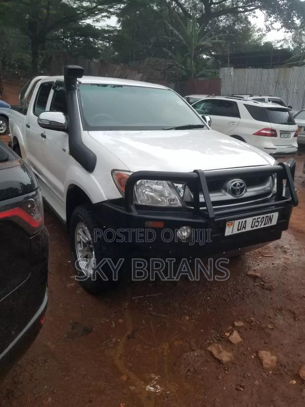 Toyota Hilux 3.0 D-4D 4x4 2014 White
