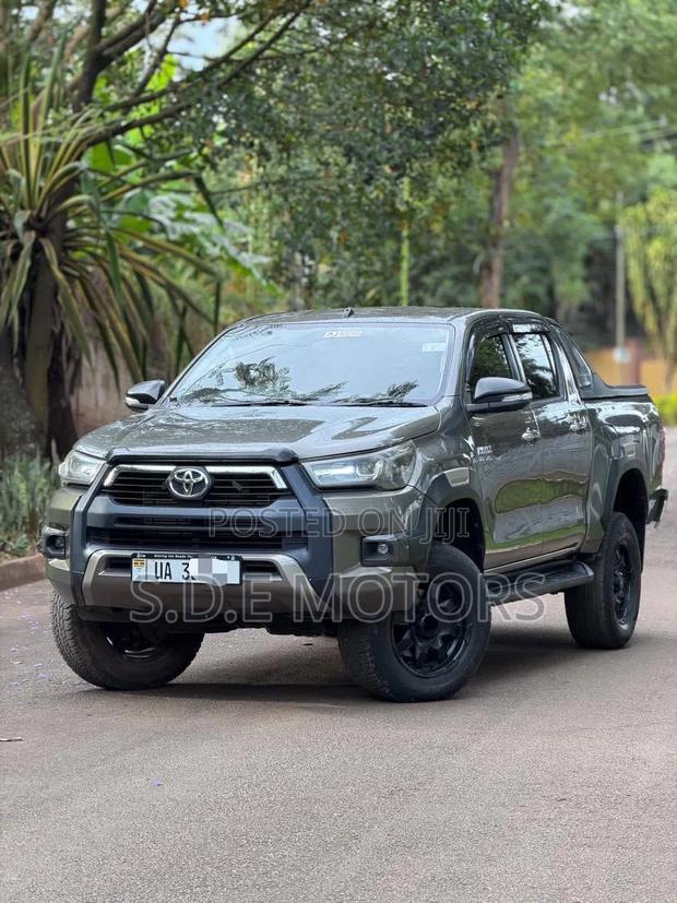 Toyota Hilux Revo Double Cab Deisel 2.4 AWD 2017 Ivory