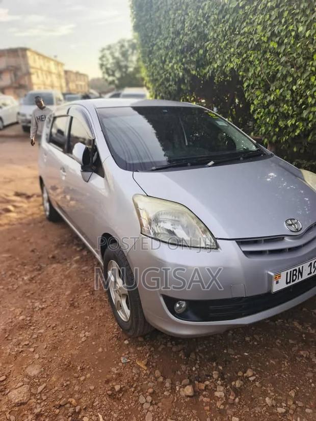 Toyota Passo Sette 1.5 FWD 2010 Silver