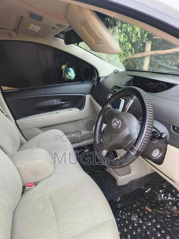 Toyota Passo Sette 1.5 FWD 2010 Silver