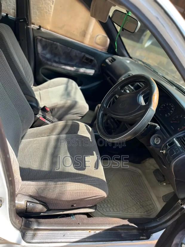 Toyota Corolla 1999 White