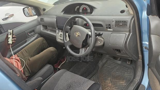 Toyota Raum 2006