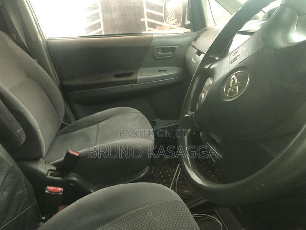 Toyota Noah 2005 Silver