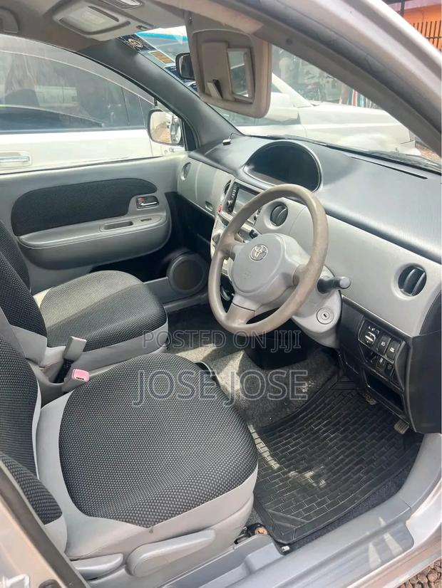 Toyota Sienta 2007 Silver