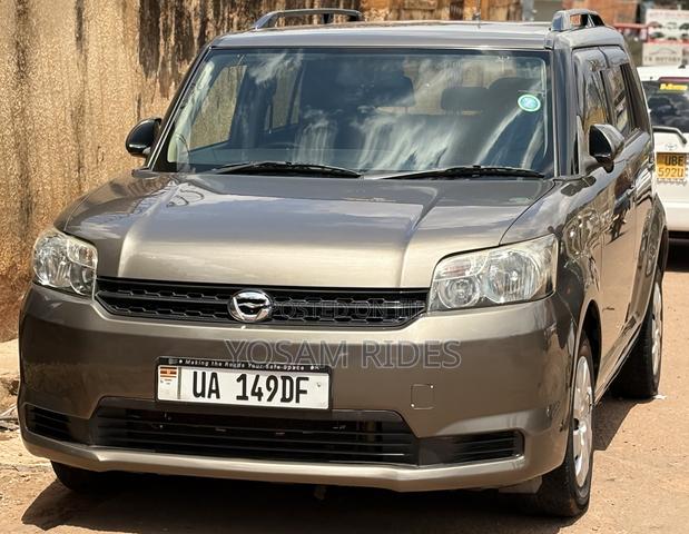 Toyota Corolla Rumion Hatchback 1.5 FWD 2012 Gold