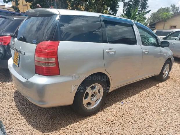 Toyota Wish 2005 Silver