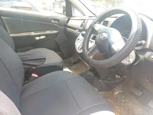 Toyota Wish 2005 Silver