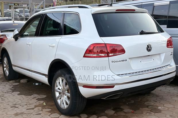 Volkswagen Touareg V6 R-Line 4dr SUV AWD (3.6L 6cyl 8A) 2014 White