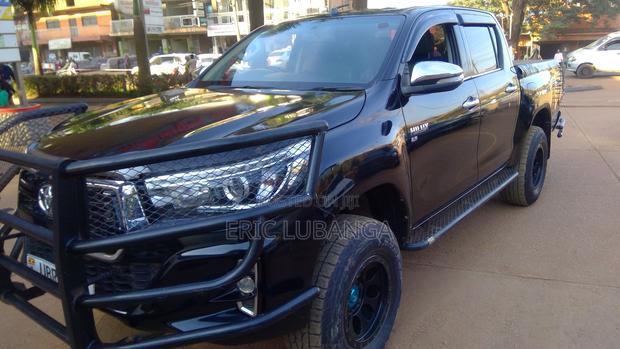 Toyota Hilux 2016 Black