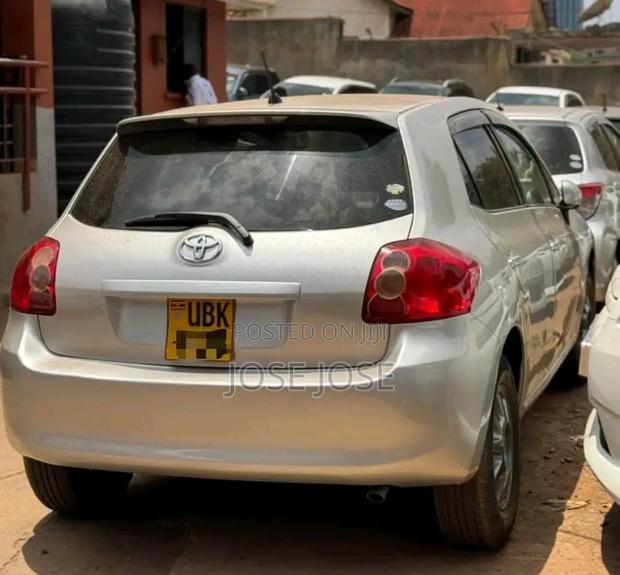 Toyota Auris 2009 Silver