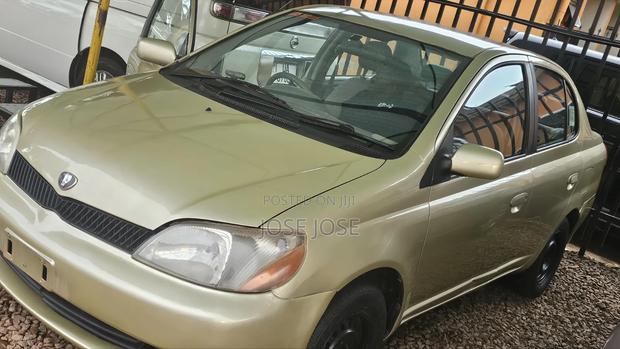 Toyota Platz 2004