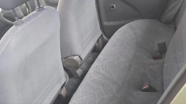 Toyota Platz 2004