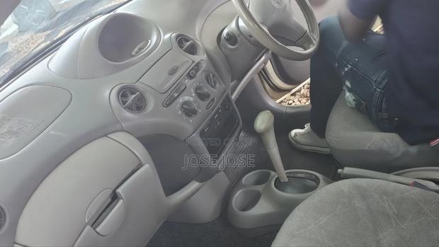 Toyota Platz 2004