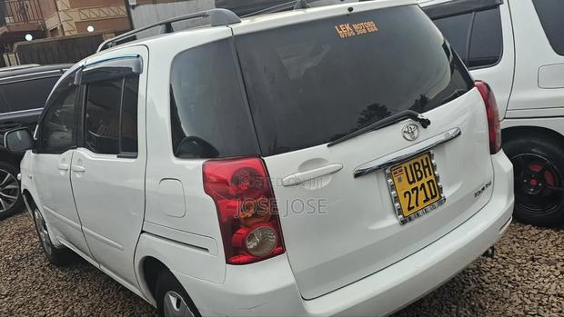 Toyota Raum 2006 White