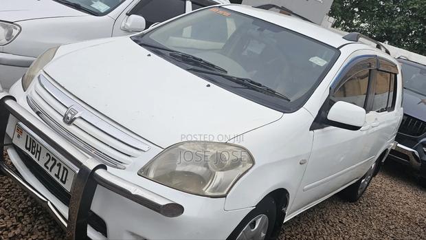 Toyota Raum 2006 White