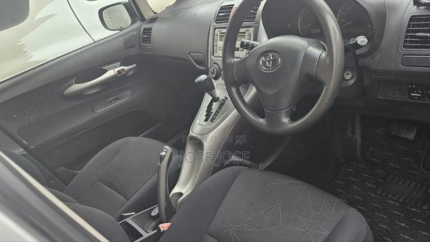Toyota Auris 2009 Silver
