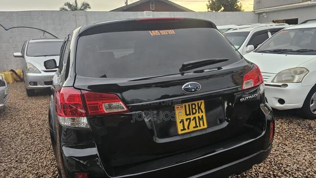 Subaru Outback 2011 Black