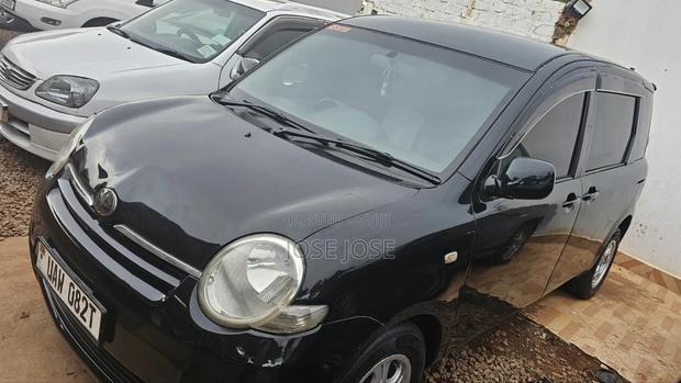 Toyota Sienta 2006 Black