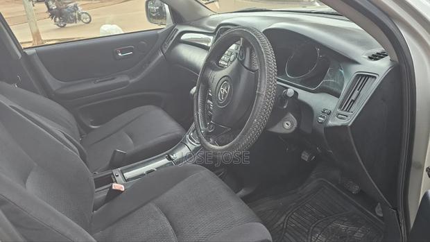 Toyota Kluger 2006 Silver