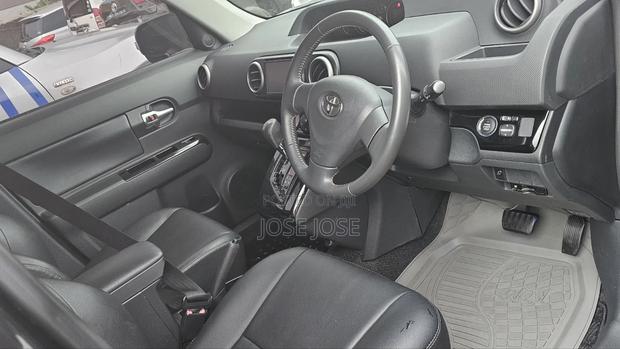 Toyota Corolla Rumion 2011 Black