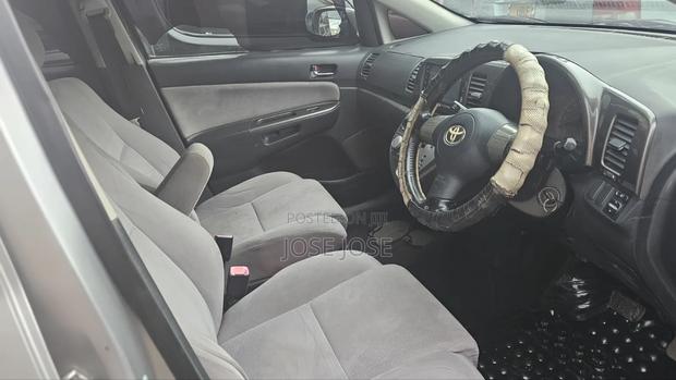 Toyota Wish 2007 Silver