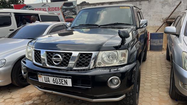 Nissan Patrol 2010 Black
