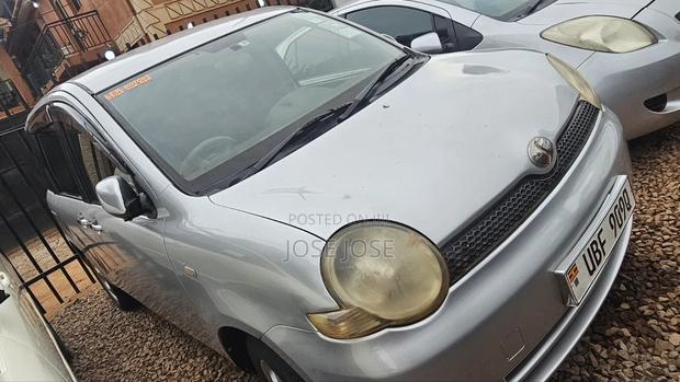 Toyota Sienta 2006 Silver