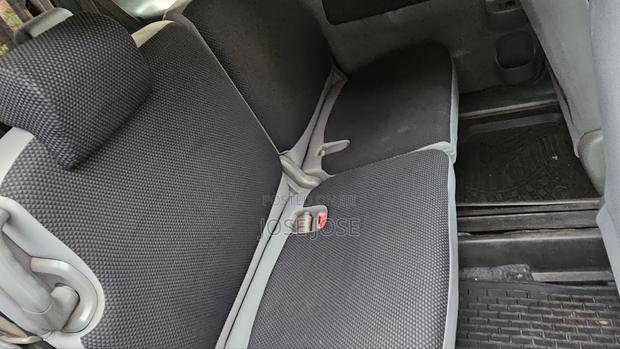 Toyota Sienta 2006 Silver