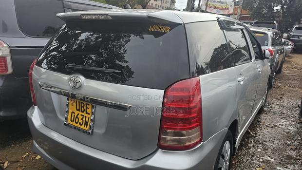 Toyota Wish 2006 Silver