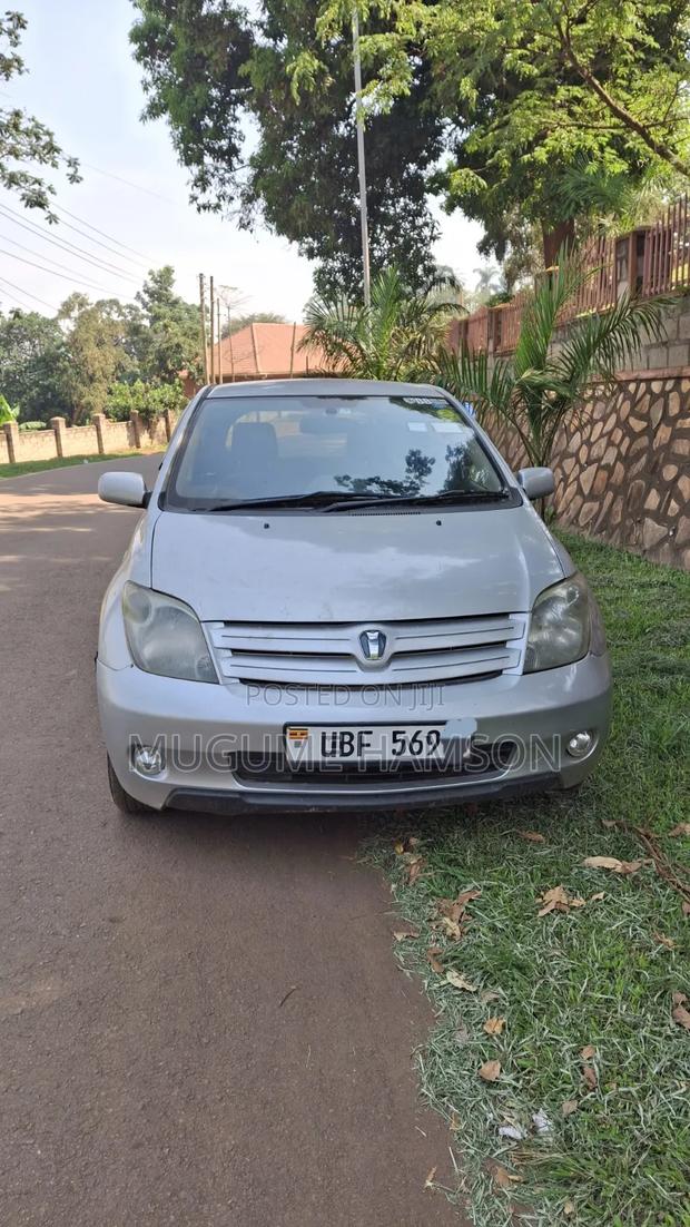 Toyota IST 2002 Silver