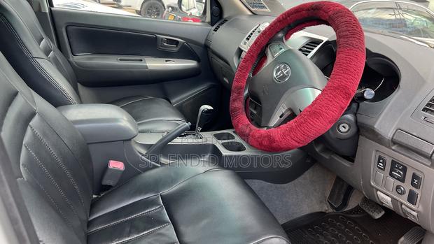 Toyota Hilux 2012 White
