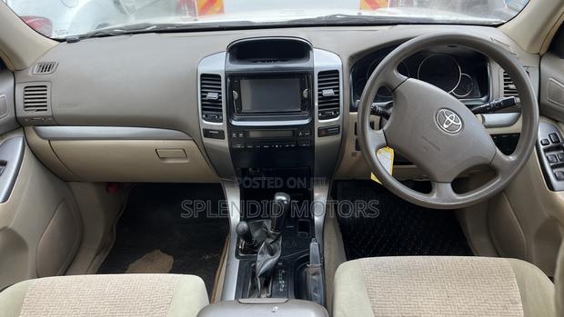 Toyota Land Cruiser Prado 2006 White