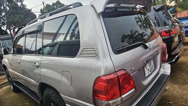 Toyota Land Cruiser Cygnus 4.7 2005