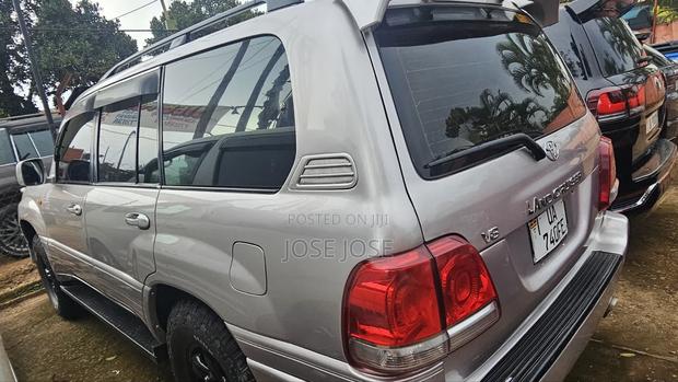 Toyota Land Cruiser Cygnus 4.7 2005