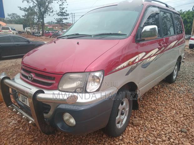 Toyota Noah 2001 Maroon