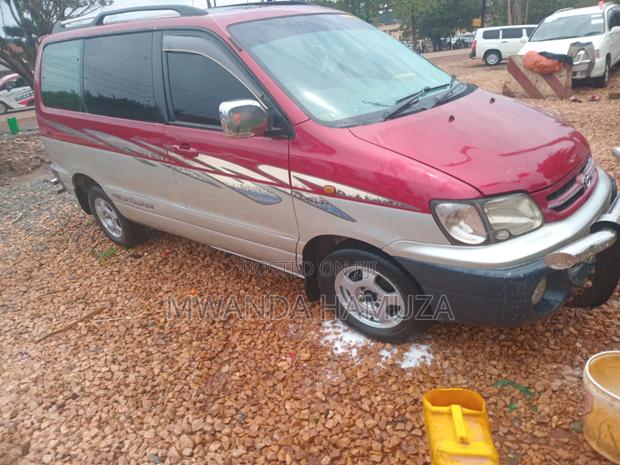 Toyota Noah 2001 Maroon