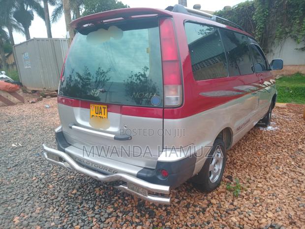 Toyota Noah 2001 Maroon